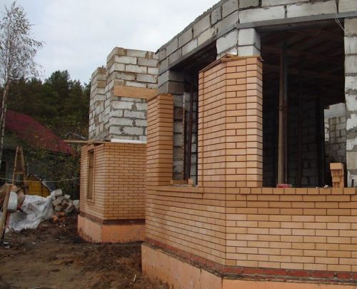 Строительство теплых домов из кирпича и блока